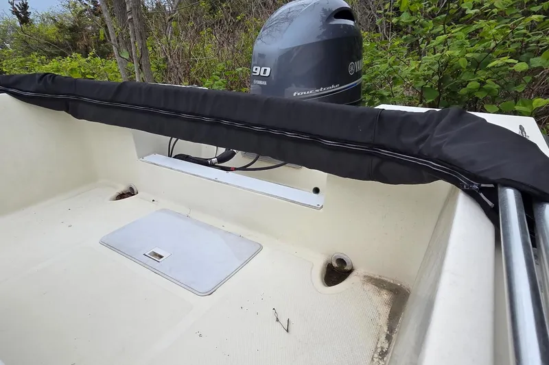 Slide: The Image of 1995 Sportsman Island Reef 19 Center Console boat with Yamaha 90 engine, outdoor setting. - 9