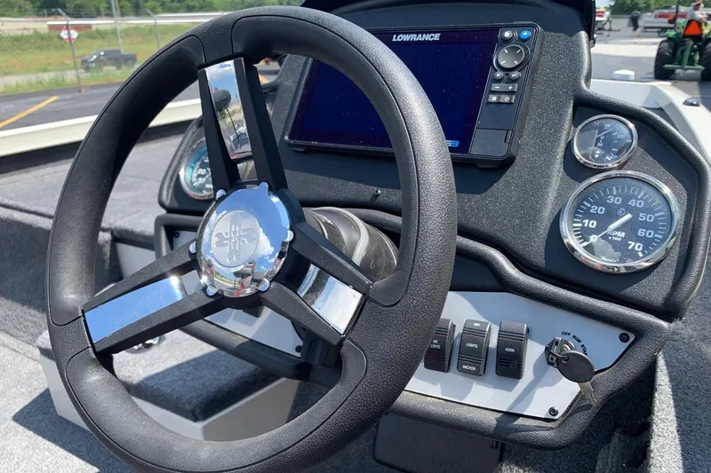 Slide: The Image of Steering wheel and dashboard of 2026 Ranger RT188P boat with Lowrance display. - 7
