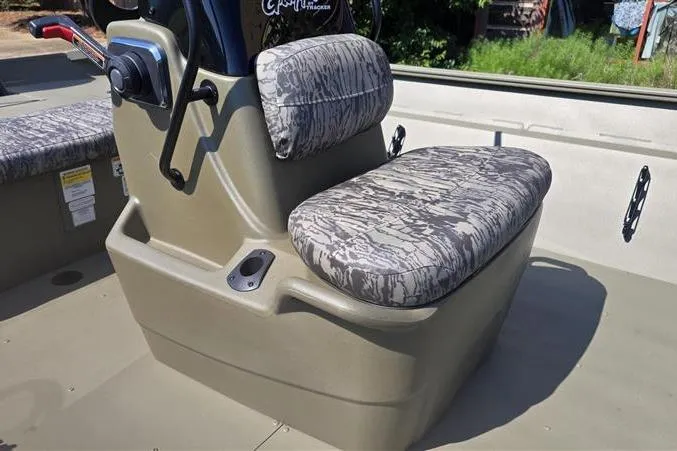 Slide: The Image of 2026 Tracker Grizzly 2072 CC boat seat with camouflage upholstery. - 9