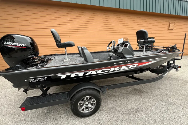 The Image of Tracker Pro Team 195 2026 - 0
