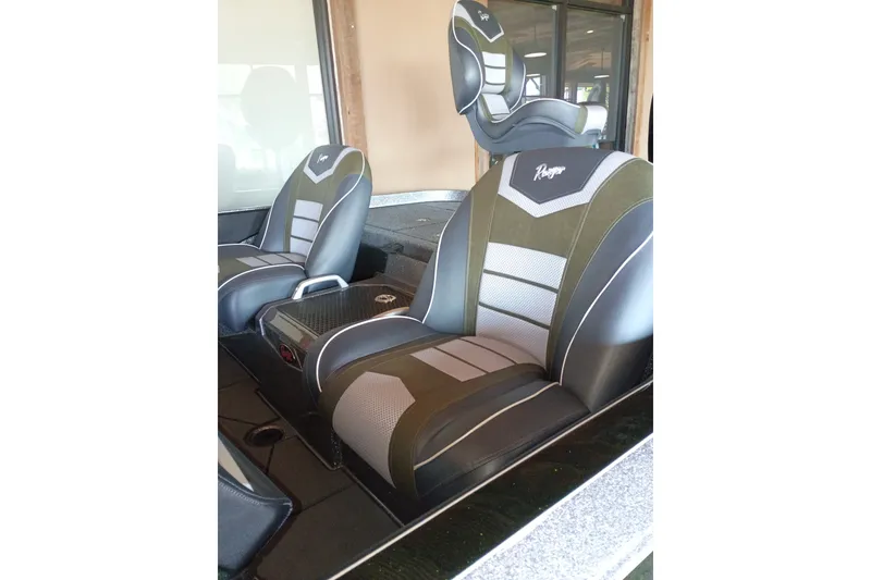 Slide: The Image of 2026 Ranger Z520 boat seats with stylish black and gray design. - 90