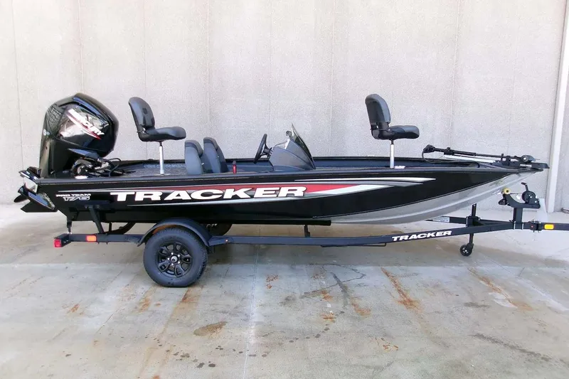The Image of 2026 Tracker Pro Team 175 fishing boat on trailer, side view. - 0
