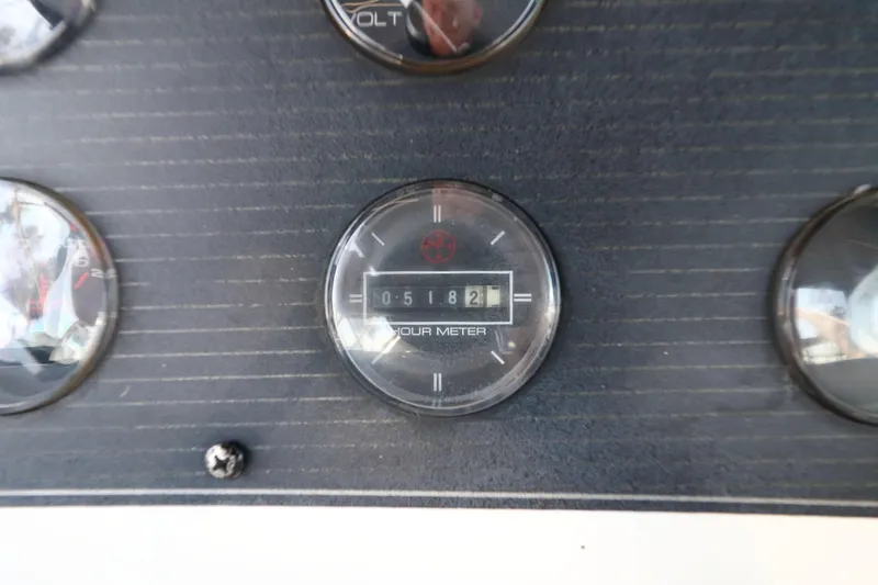 Slide: The Image of Hour meter reading 5182 on 1999 Bayliner 3988 Command Bridge Motoryacht dashboard. - 20