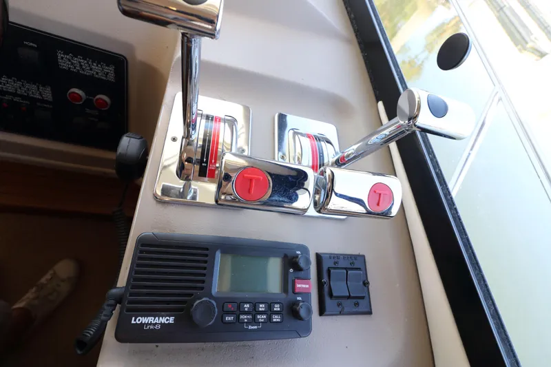 Slide: The Image of Control panel of 1999 Bayliner 3988 Command Bridge Motoryacht with throttle levers and Lowrance radio. - 36