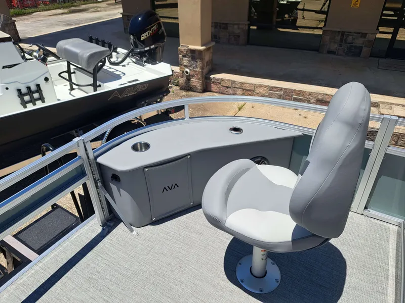 Slide: The Image of Avalon Venture 85 Quad Fish - 21' 2026 - 11