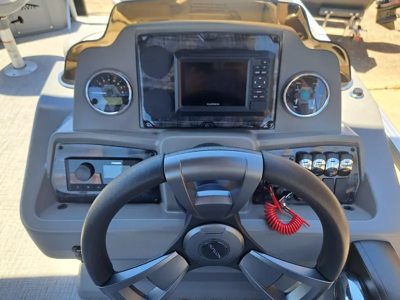 Slide: The Image of Avalon Venture 85 Quad Fish - 21' 2026 - 16