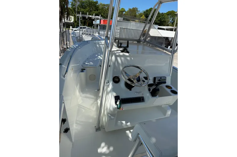 Slide: The Image of 2006 Sailfish 218 CC boat interior with steering console and seating. - 3