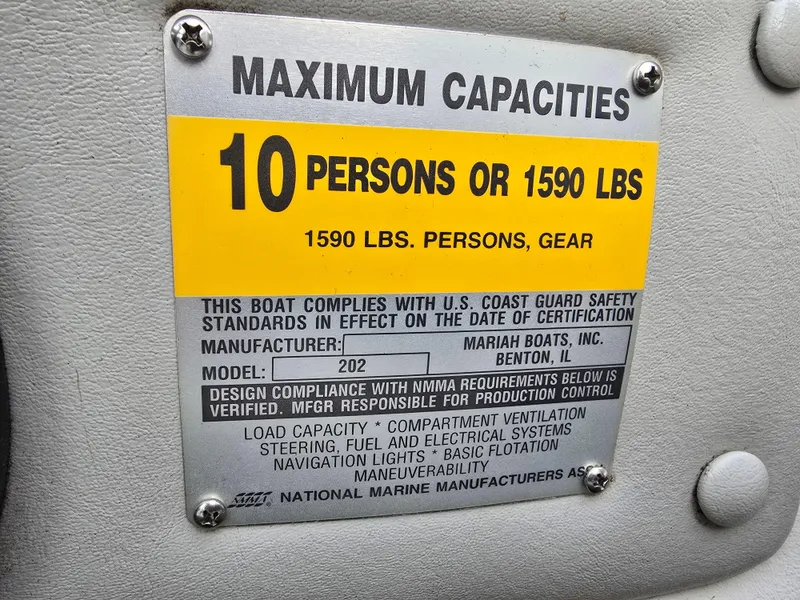 Slide: The Image of Capacity label for Mariah 20 Shabah boat, 2000 model, 10 persons or 1590 lbs. - 20