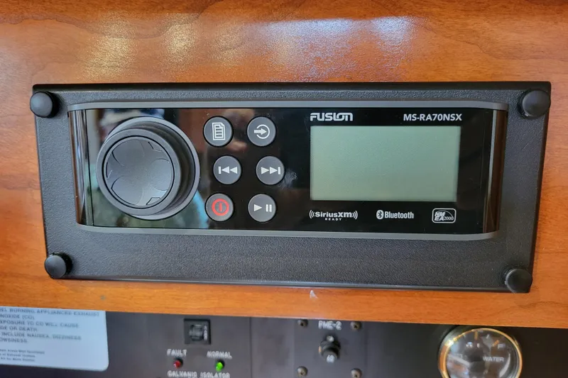 Slide: The Image of Fusion MS-RA70NSX stereo system on 2004 Cruisers Yachts 400 Express. - 20
