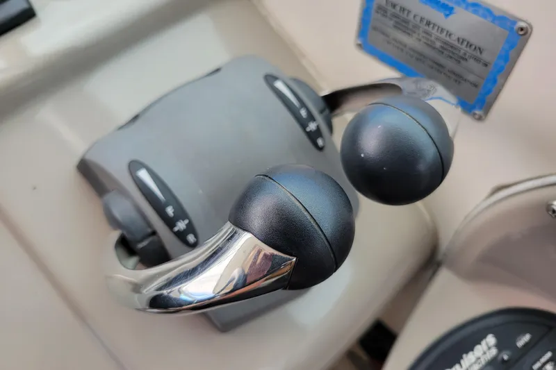 Slide: The Image of Throttle controls of a 2004 Cruisers Yachts 400 Express boat. - 45