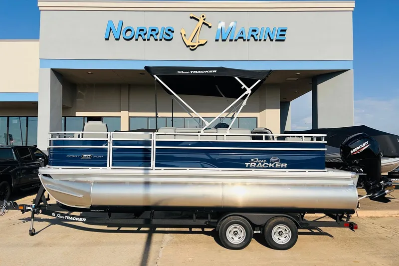 The Image of 2026 Sun Tracker SportFish 20 DLX pontoon boat at Norris Marine dealership. - 1