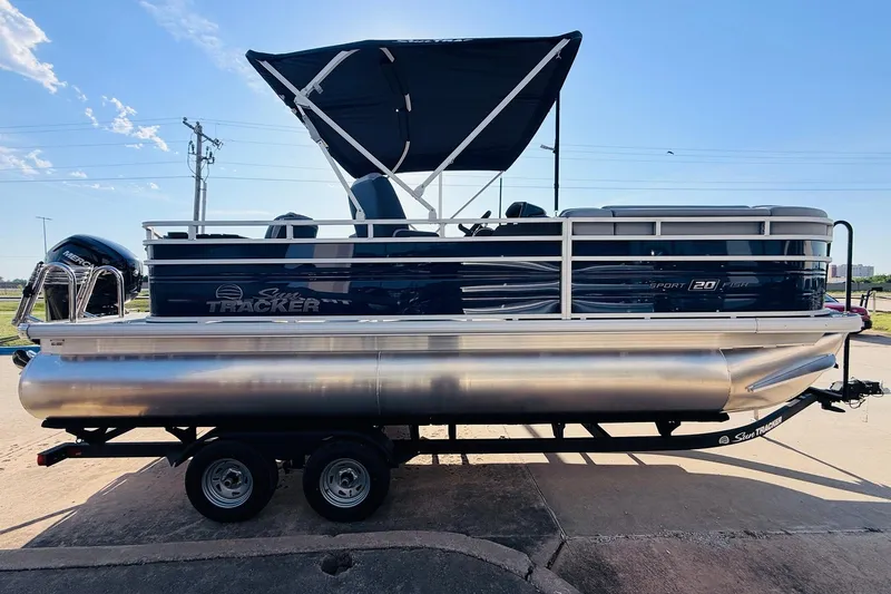 Slide: The Image of 2026 Sun Tracker SportFish 20 DLX pontoon boat on trailer, side view. - 5