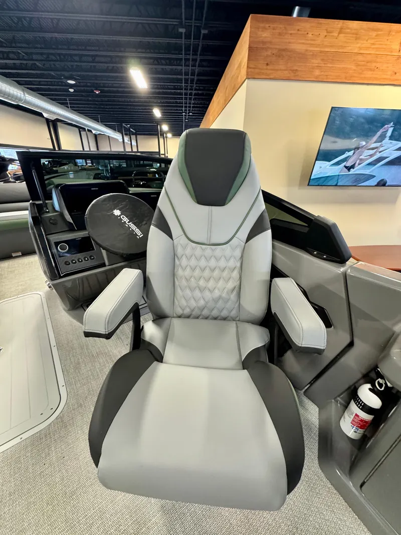 Slide: The Image of 2025 Tahoe Pontoon Grand Tahoe LTD captain's chair in showroom. - 7