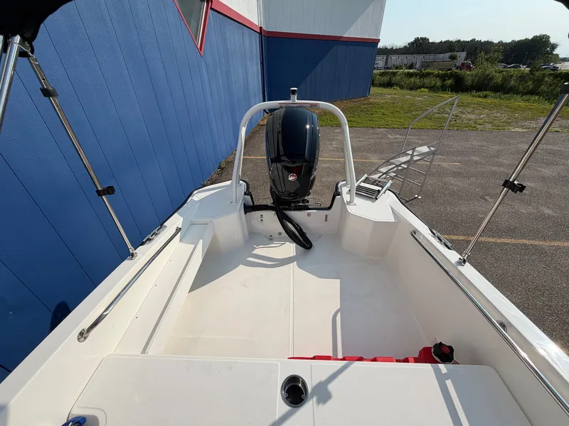 Slide: The Image of Boston Whaler 160 Super Sport 2027 - 17