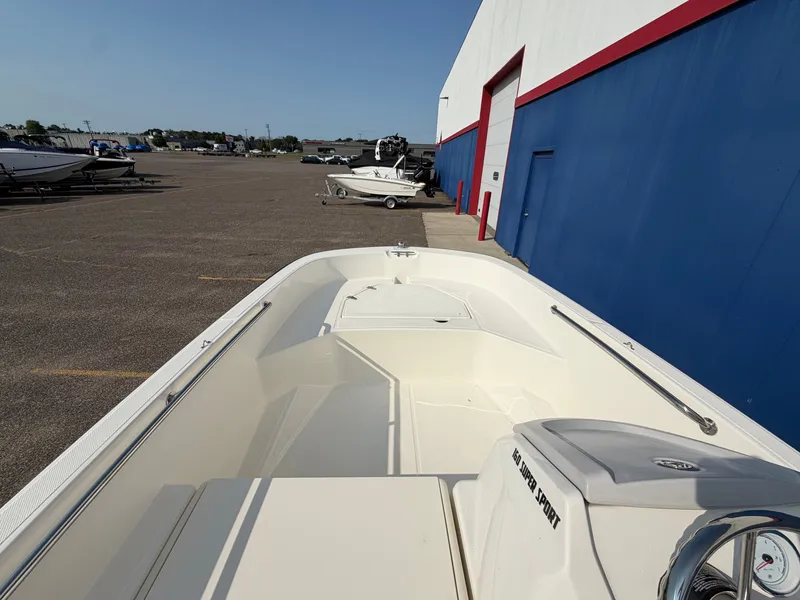 Slide: The Image of Boston Whaler 160 Super Sport 2027 - 12