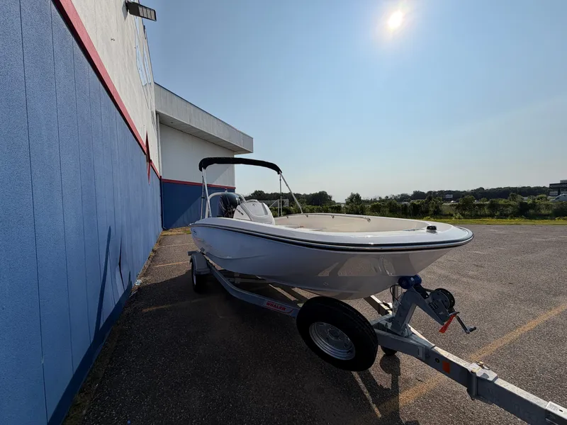Slide: The Image of Boston Whaler 160 Super Sport 2027 - 1