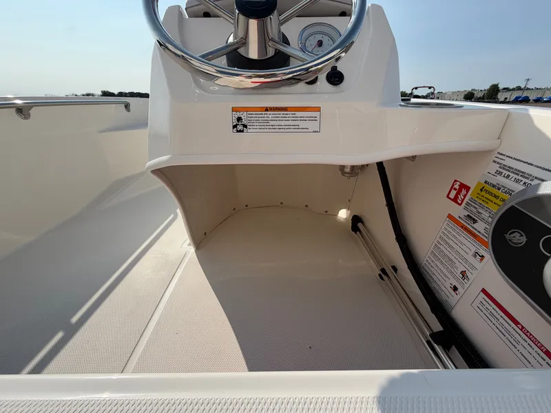 Slide: The Image of Boston Whaler 130 Super Sport 2027 - 11