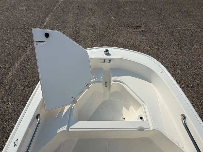 Slide: The Image of Boston Whaler 130 Super Sport 2027 - 14