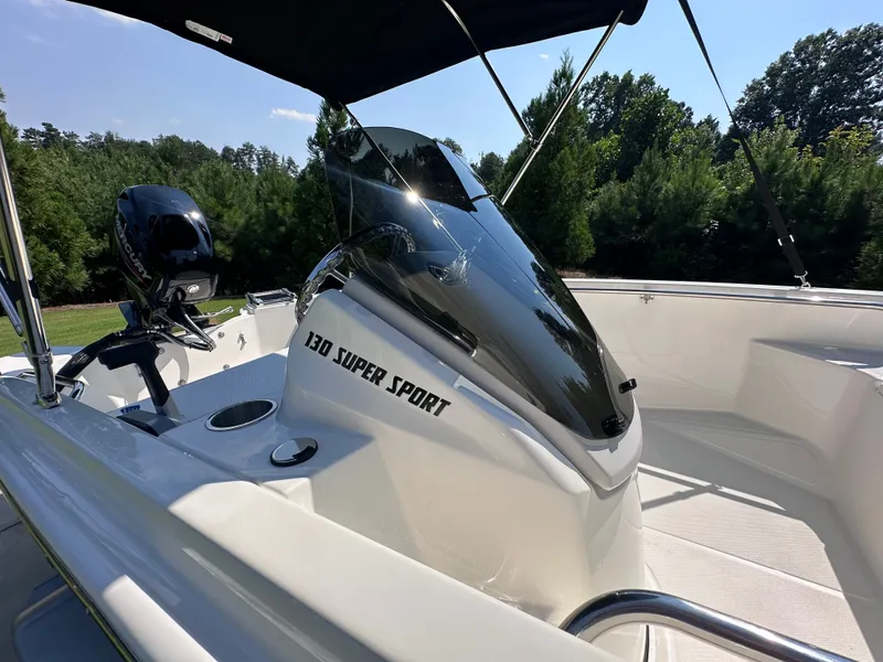 Slide: The Image of Boston Whaler 130 Super Sport 2027 - 23
