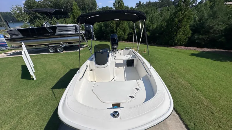 Slide: The Image of Boston Whaler 130 Super Sport 2027 - 41