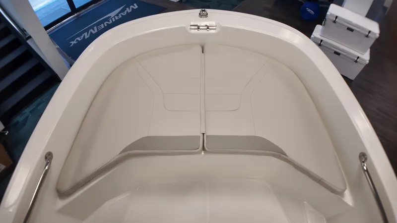 Slide: The Image of Boston Whaler 160 Super Sport 2027 - 15