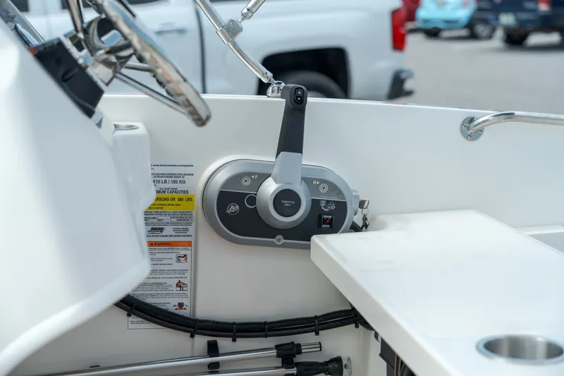 Slide: The Image of Boston Whaler 160 Super Sport 2027 - 14