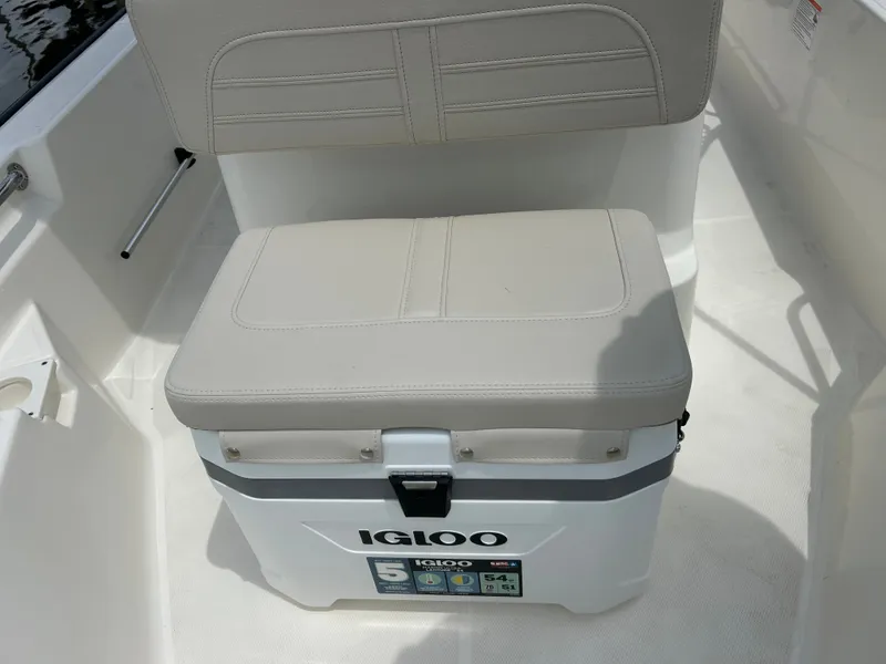 Slide: The Image of Boston Whaler 150 Montauk 2027 - 15
