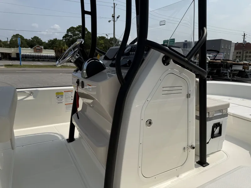 Slide: The Image of Boston Whaler 210 Montauk 2027 - 17