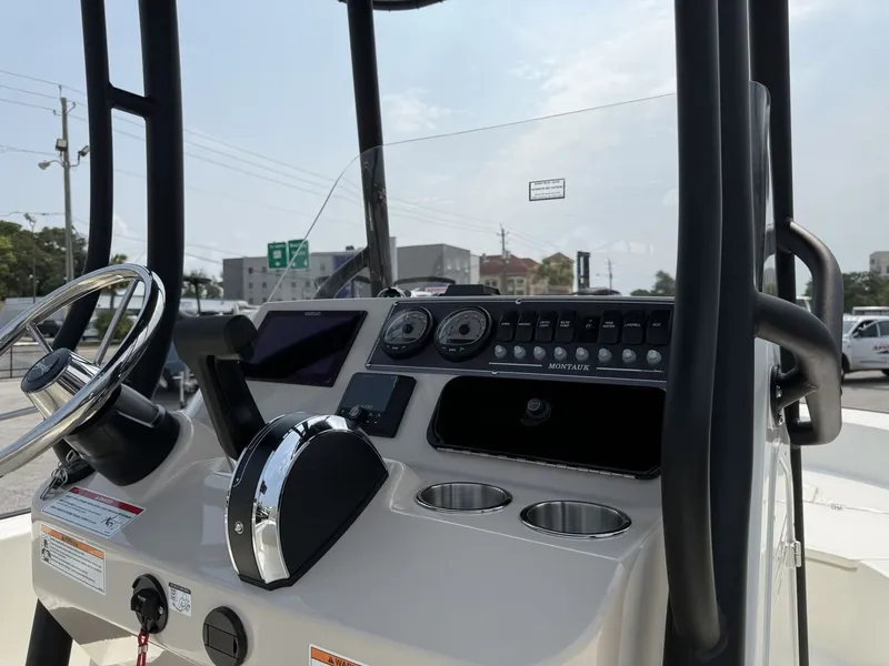 Slide: The Image of Boston Whaler 210 Montauk 2027 - 16
