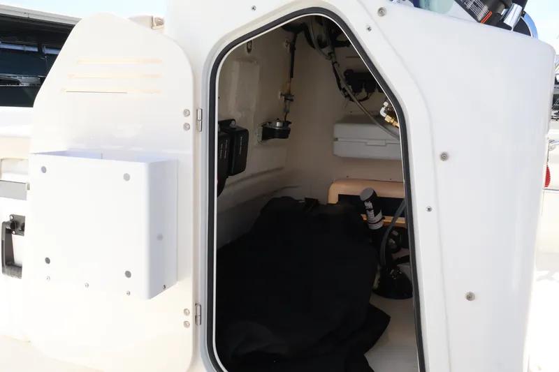 Slide: The Image of Boston Whaler 190 Montauk 2027 - 17