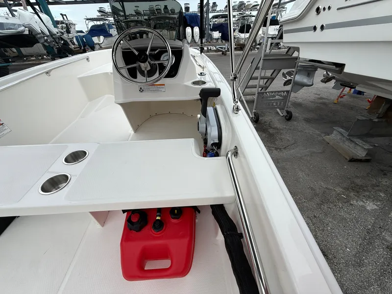 Slide: The Image of Boston Whaler 130 Super Sport 2027 - 10