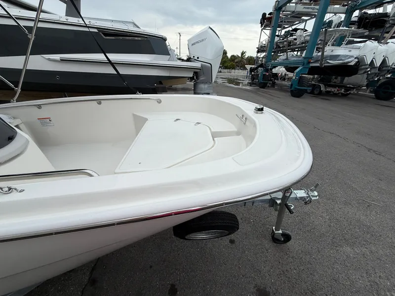 Slide: The Image of Boston Whaler 130 Super Sport 2027 - 4