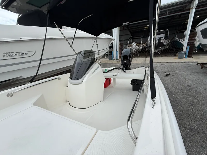 Slide: The Image of Boston Whaler 130 Super Sport 2027 - 5