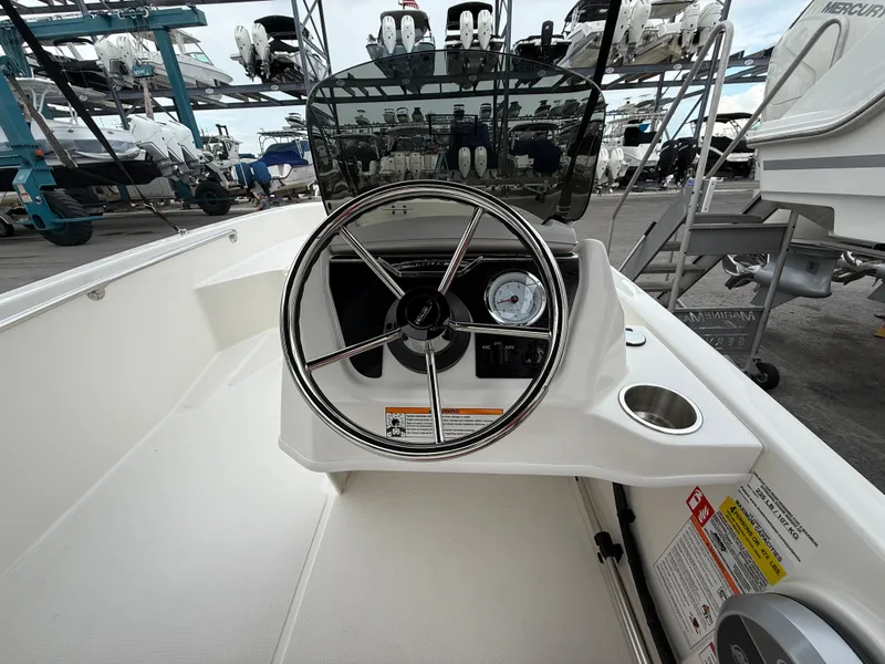 Slide: The Image of Boston Whaler 130 Super Sport 2027 - 8
