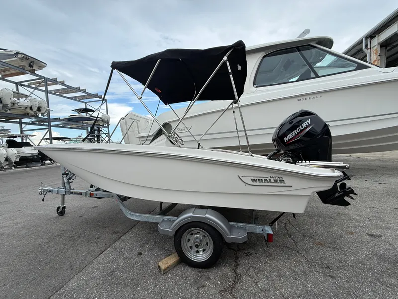 Slide: The Image of Boston Whaler 130 Super Sport 2027 - 0