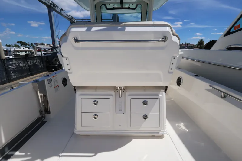 Slide: The Image of The image shows the cockpit of a Boston Whaler 280 Dauntless with storage and seating. - 10