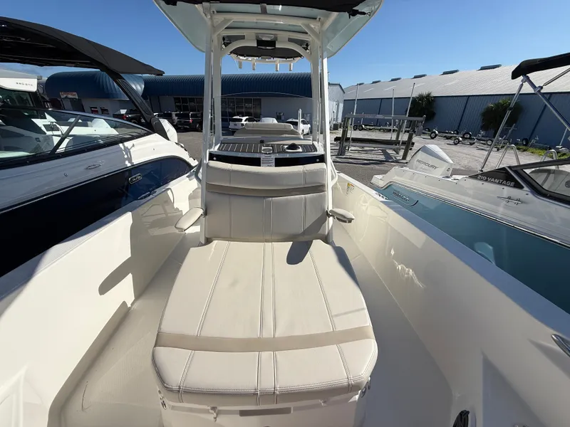 Slide: The Image of Boston Whaler 250 Dauntless 2027 - 13
