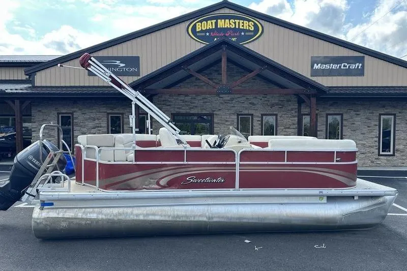 The Image of 2014 Godfrey Sweetwater 2086 C pontoon boat displayed at Boat Masters dealership. - 0