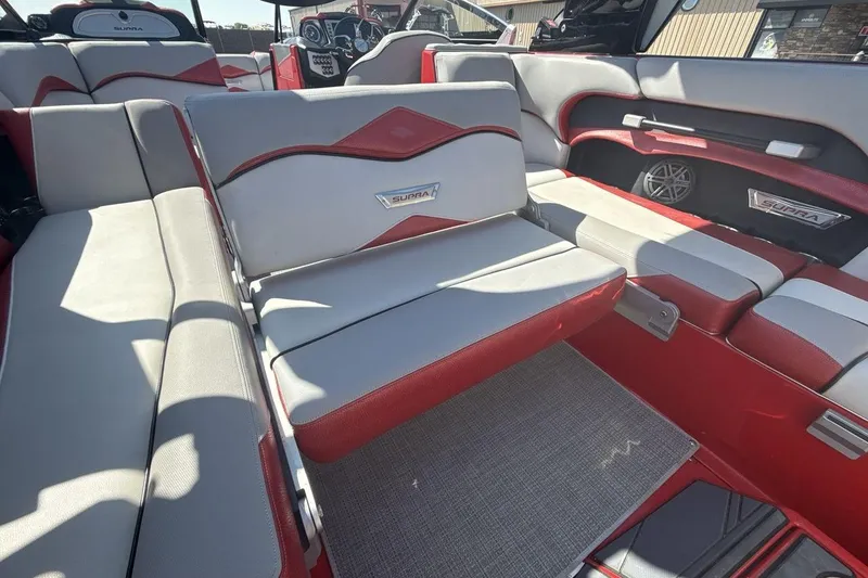 Slide: The Image of Interior of a 2016 Supra SE 550 boat with red and gray seating. - 25