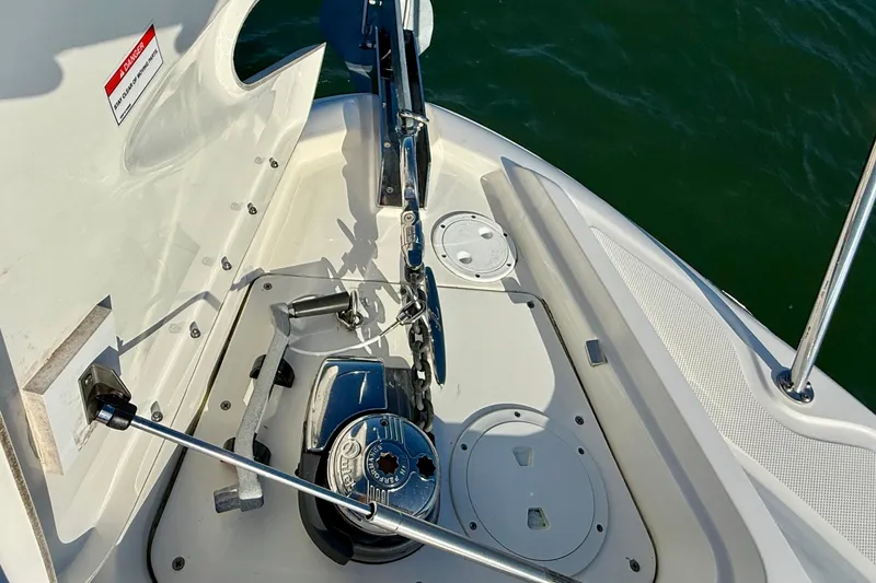 Slide: The Image of Anchor system on a 2009 Sea Ray Sundancer 350 boat, docked on water. - 85