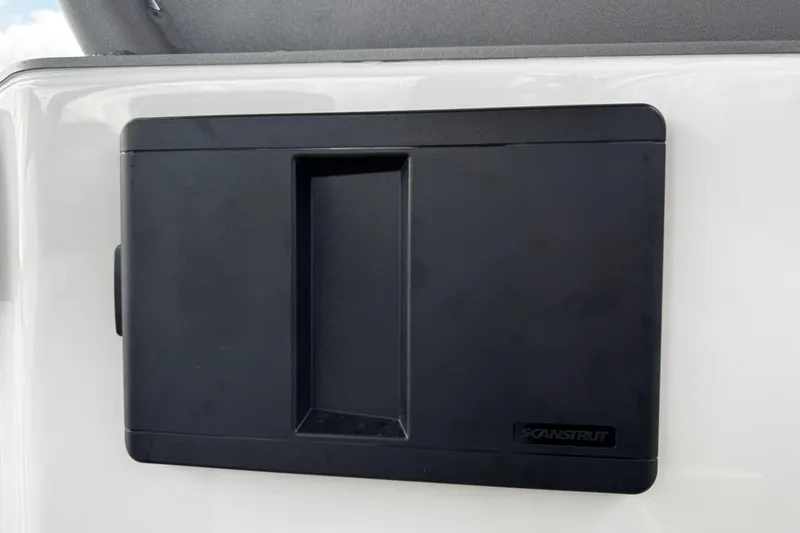 Slide: The Image of Black Scanstrut panel on 2026 Monterey Elite 25 OB boat. - 18