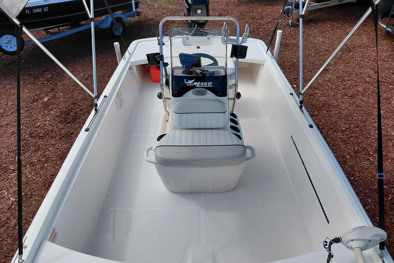 Slide: The Image of 2015 Mako Pro Skiff 17 CC boat interior with seating and steering console. - 15
