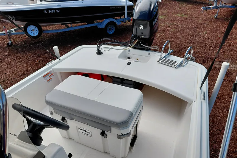 Slide: The Image of 2015 Mako Pro Skiff 17 CC boat interior with seating and motor. - 24
