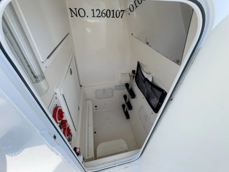 Slide: The Image of Regulator Marine 29 Forward Seating 2006 - 17