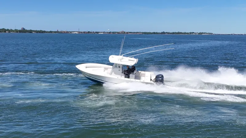 Slide: The Image of Regulator Marine 29 Forward Seating 2006 - 25