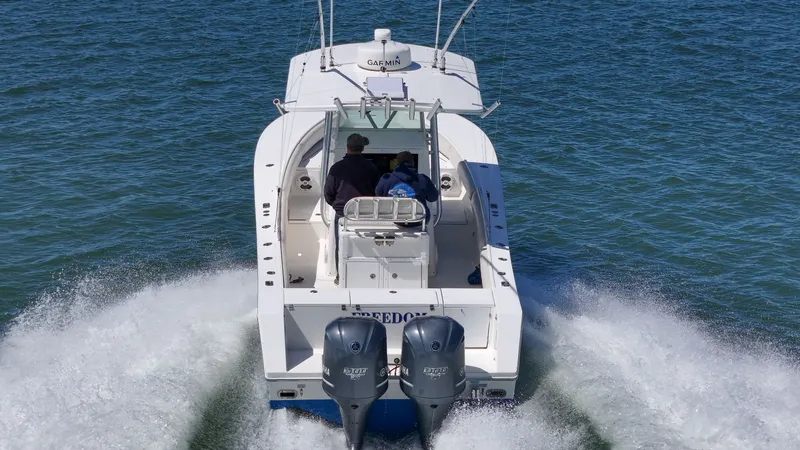 Slide: The Image of Regulator Marine 29 Forward Seating 2006 - 29