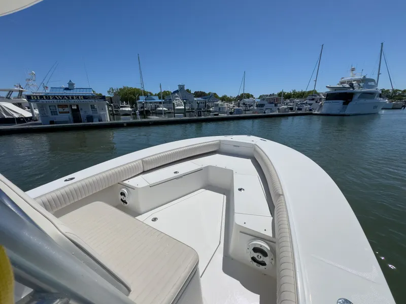 Slide: The Image of Regulator Marine 29 Forward Seating 2006 - 4