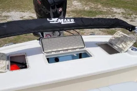 Slide: The Image of 2020 Mako Pro Skiff 19 CC boat with open storage compartments. - 10