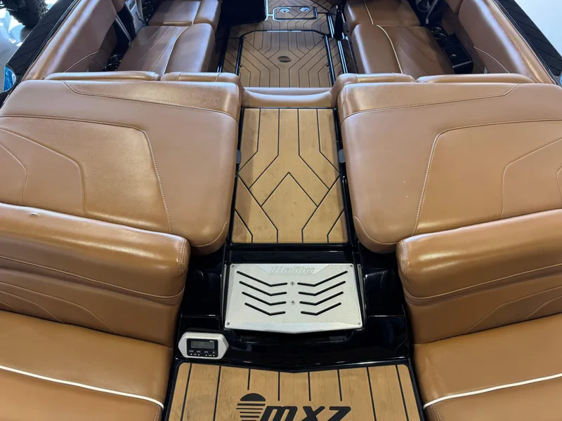 Slide: The Image of Malibu Wakesetter 24 MXZ 2019 - 10