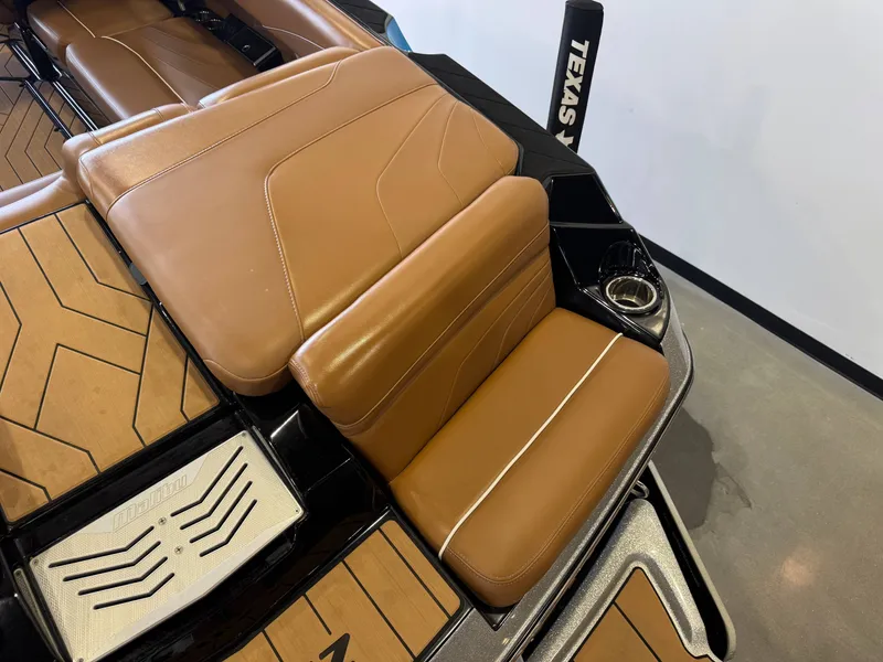 Slide: The Image of Malibu Wakesetter 24 MXZ 2019 - 11